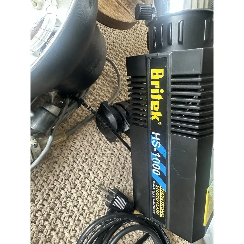 Dynalite M500XL Power Box And Professional Studio Flash Set With 5 Lights